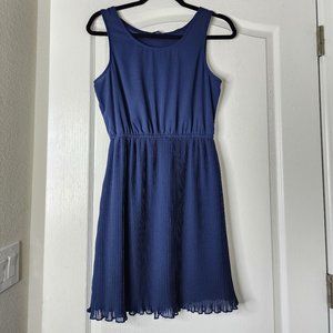 Pleaded elastic waist dress